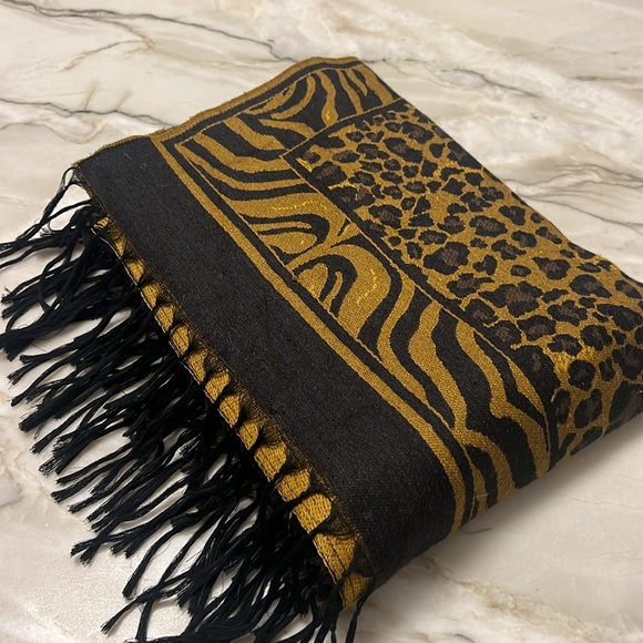 Animal Print Throw by Noble Excellence - Picture 1 of 16